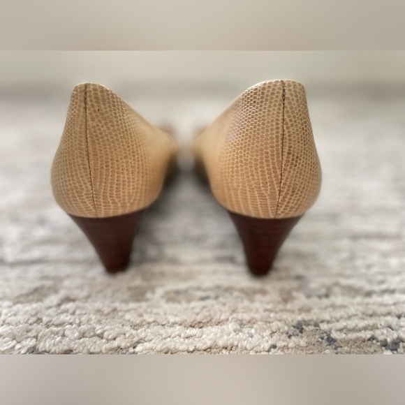 Tory Burch Sally Snake Print Wedge Heels Size 8 Womens Beige Worn Once - Picture 6 of 10